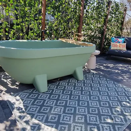 Bed & Breakfast Artisan Hideaway