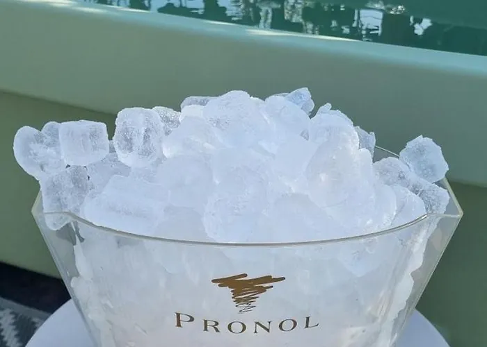 Artisan Hideaway Bed and breakfast